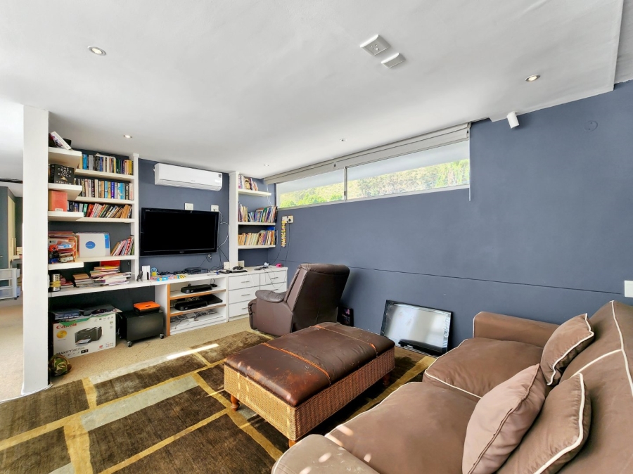 5 Bedroom Property for Sale in Fresnaye Western Cape